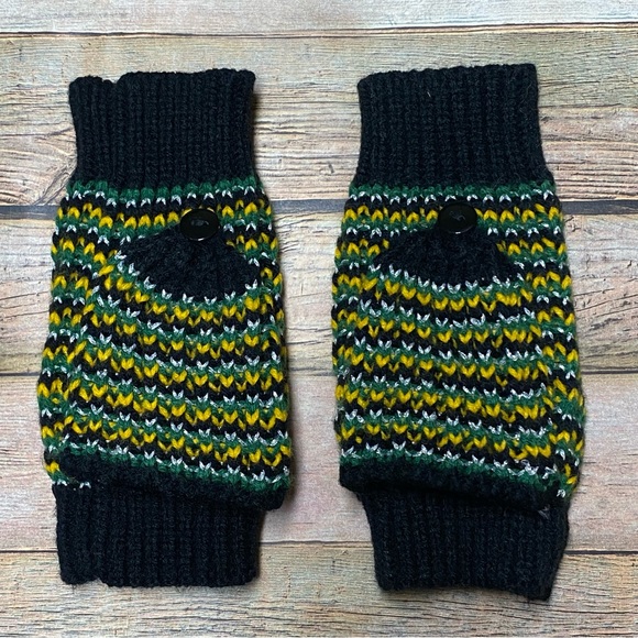 Green Bay Packer Infinity Scarf & Mittens - Picture 2 of 4